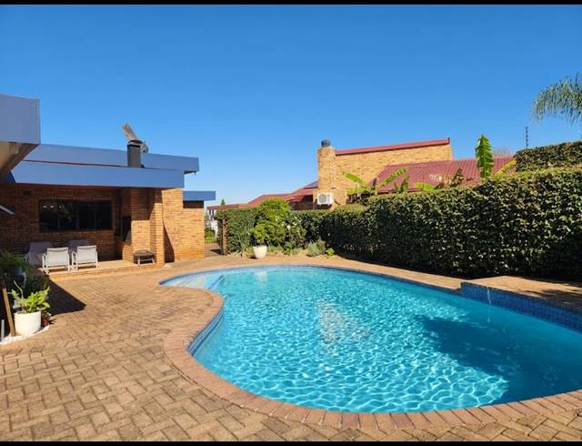 5 BEDROOM HOUSE FOR SALE IN VANDERBIJLPARK SE 3